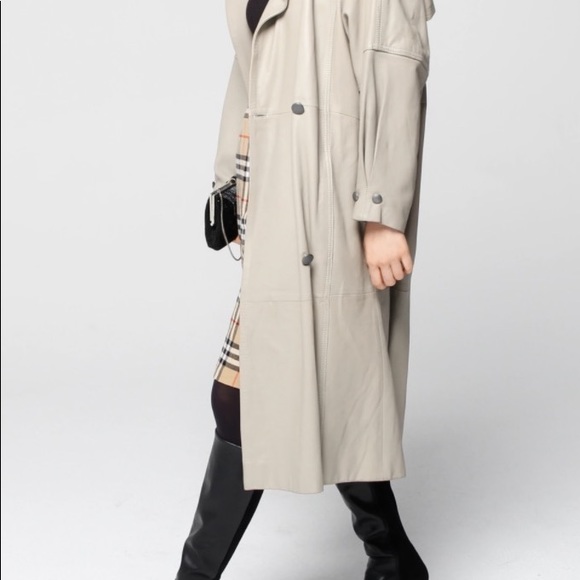 Vintage lined leather belted 80’s trench with popped collar - Picture 7 of 7